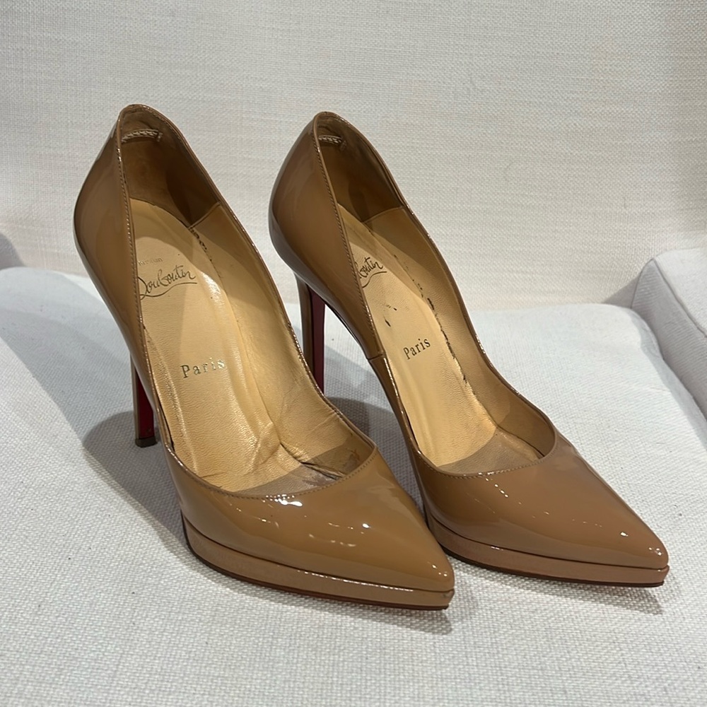 Christian louboutin patent leather blush pumps 100mm